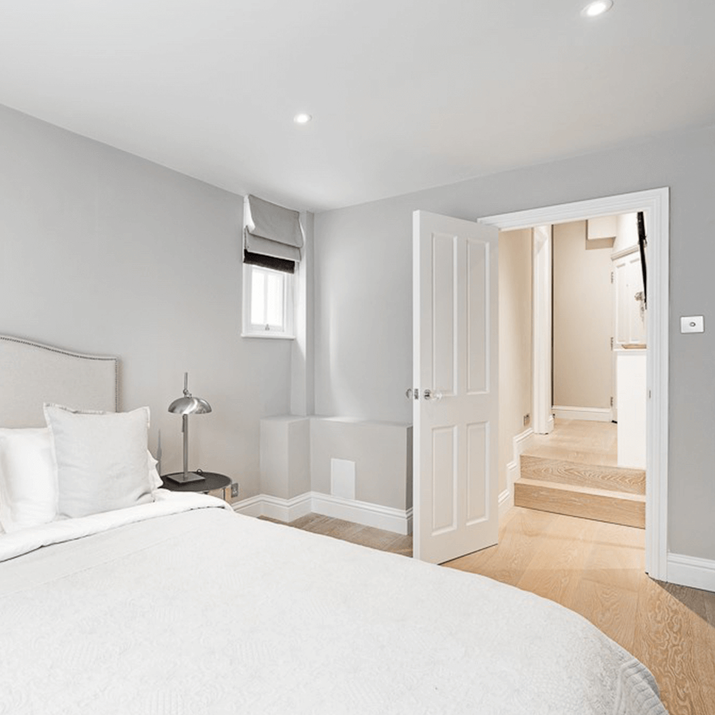 chelsea-apartment-bedroom-door